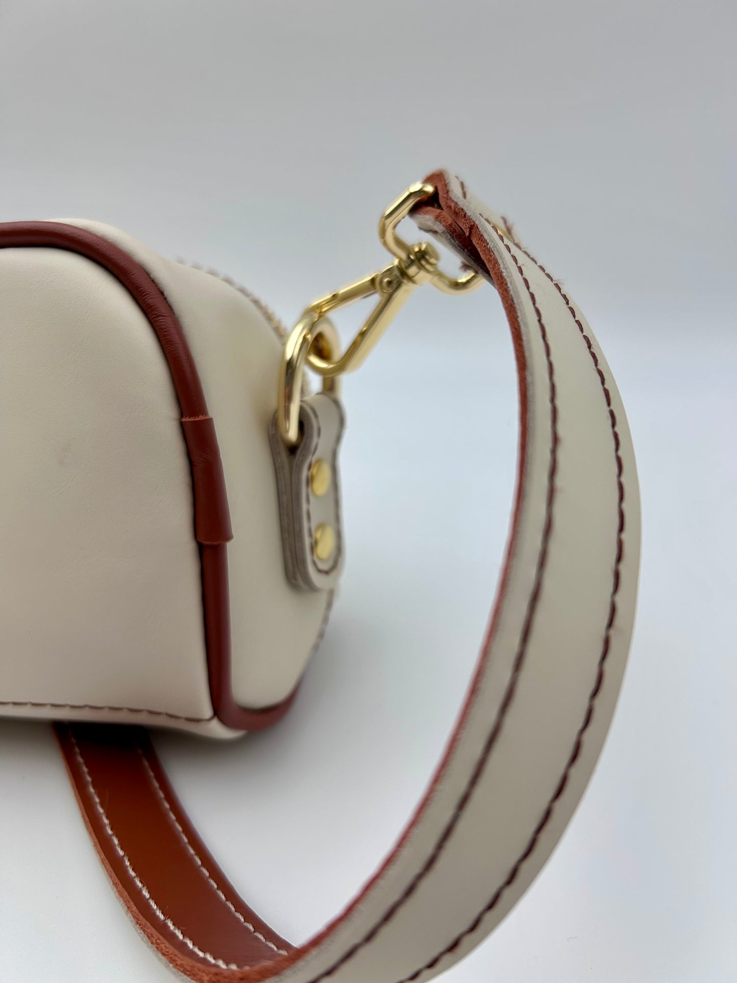 Flute Bag - Ivory coloured Leather with a pinch of brown in Rose's style.
