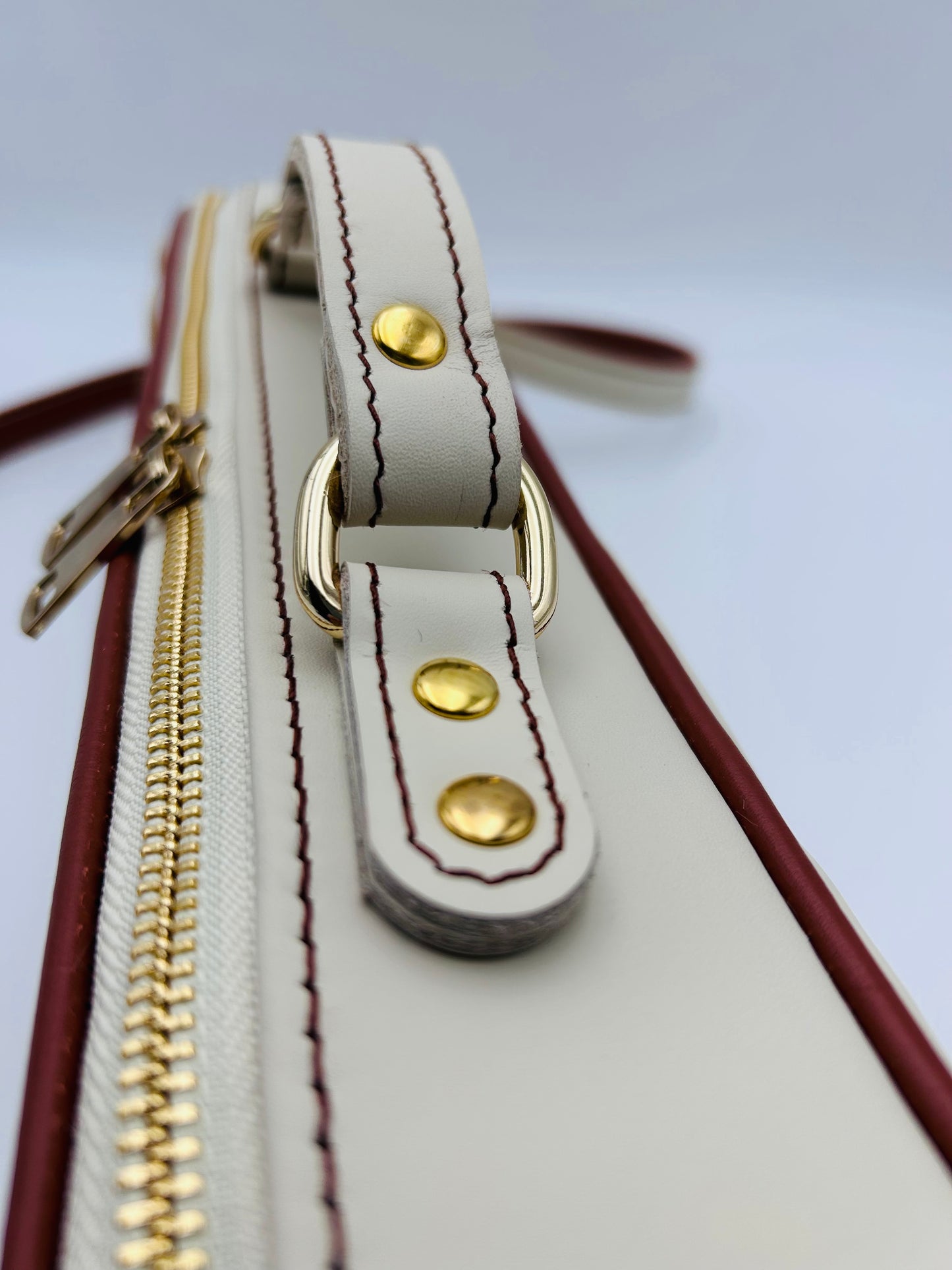 Flute Bag - Ivory coloured Leather with a pinch of brown in Rose's style.