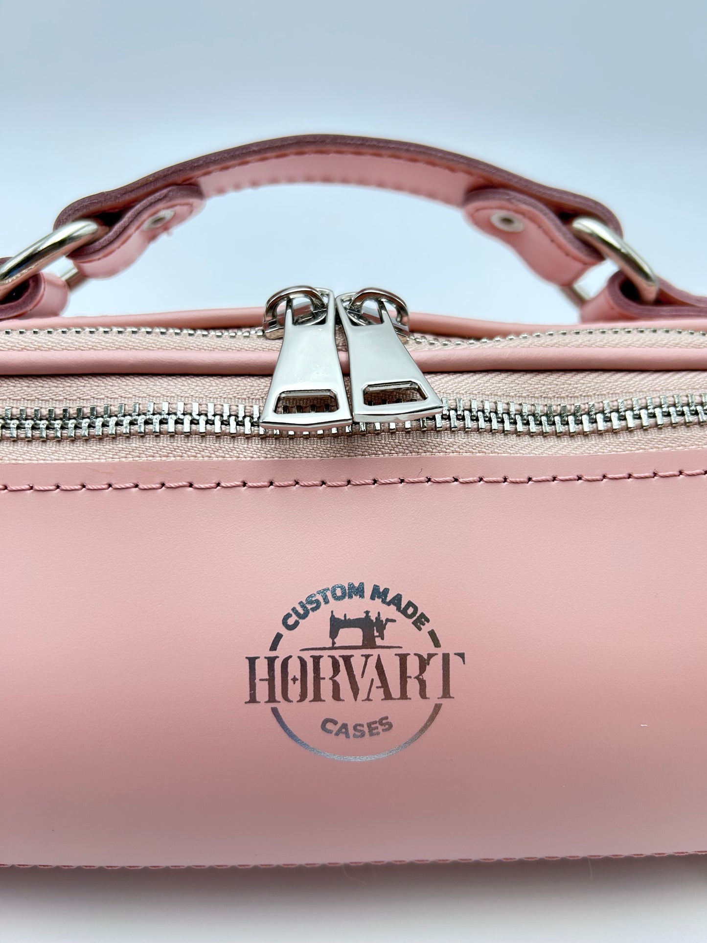 Flute Bag - Shiny pink leather with silver zipper and logo