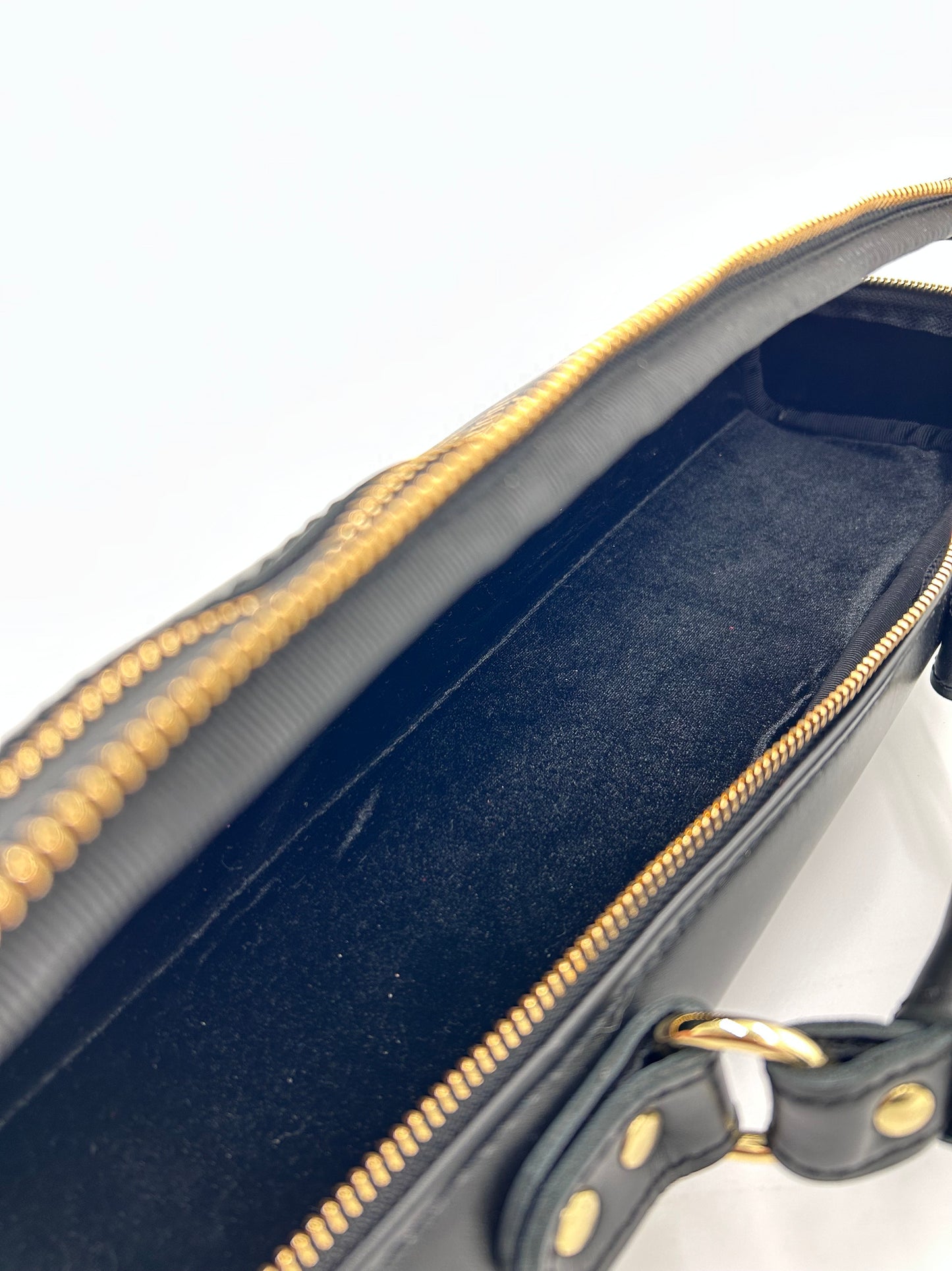 Flute Bag - The black one with gold-toned materials.